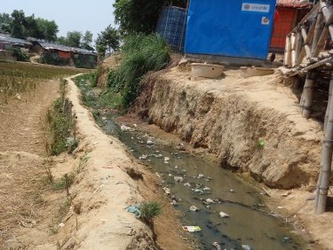 Ce canal n’a pas été consolidé : en période de mousson, l’accès aux digues est risqué.