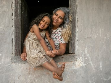 Ihre Spende verändert Welten - Blumenpflückerinnen in Brasilien